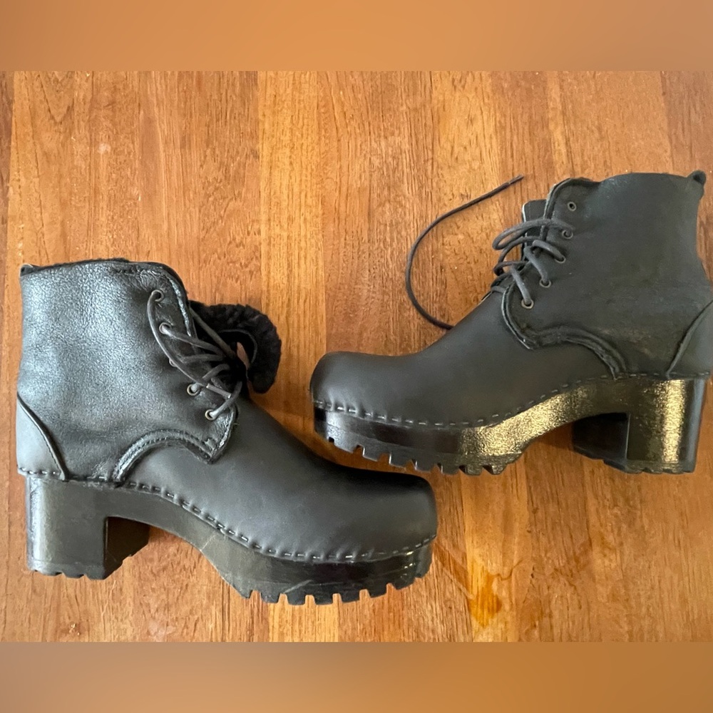 No. 6 Black Landers boot